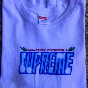 Medium supreme T-shirt. Gently worn